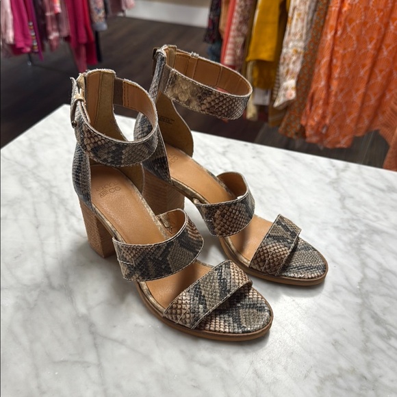 Frye & Co Bryn Python Print Block Heel Sandal size 8M - Picture 1 of 12